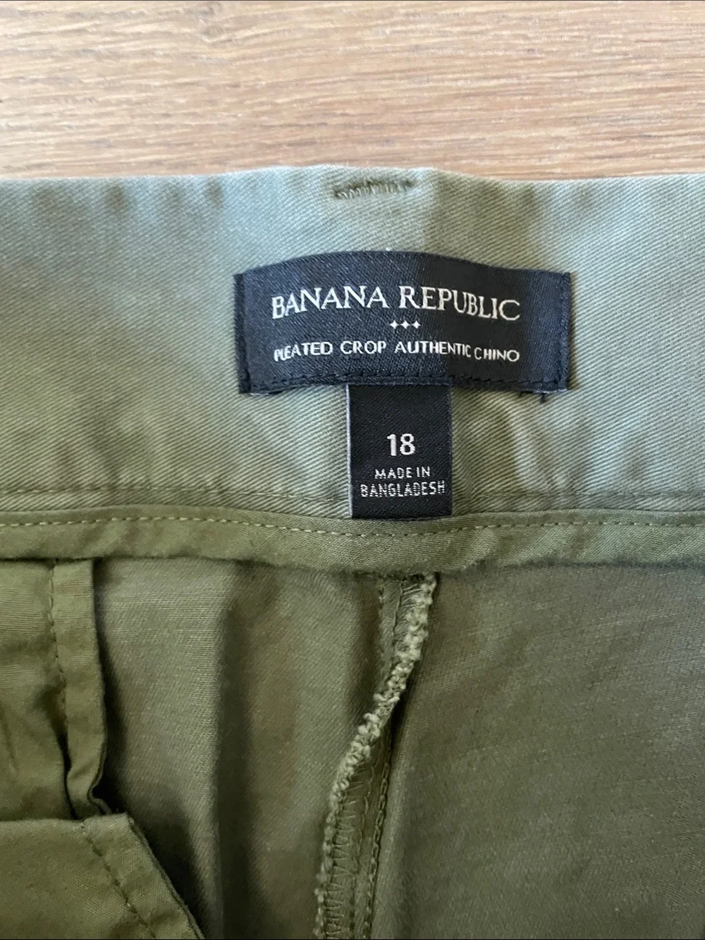 NWT - Banana Republic Chino Pleated Crop Pants Army green Plus Size 18